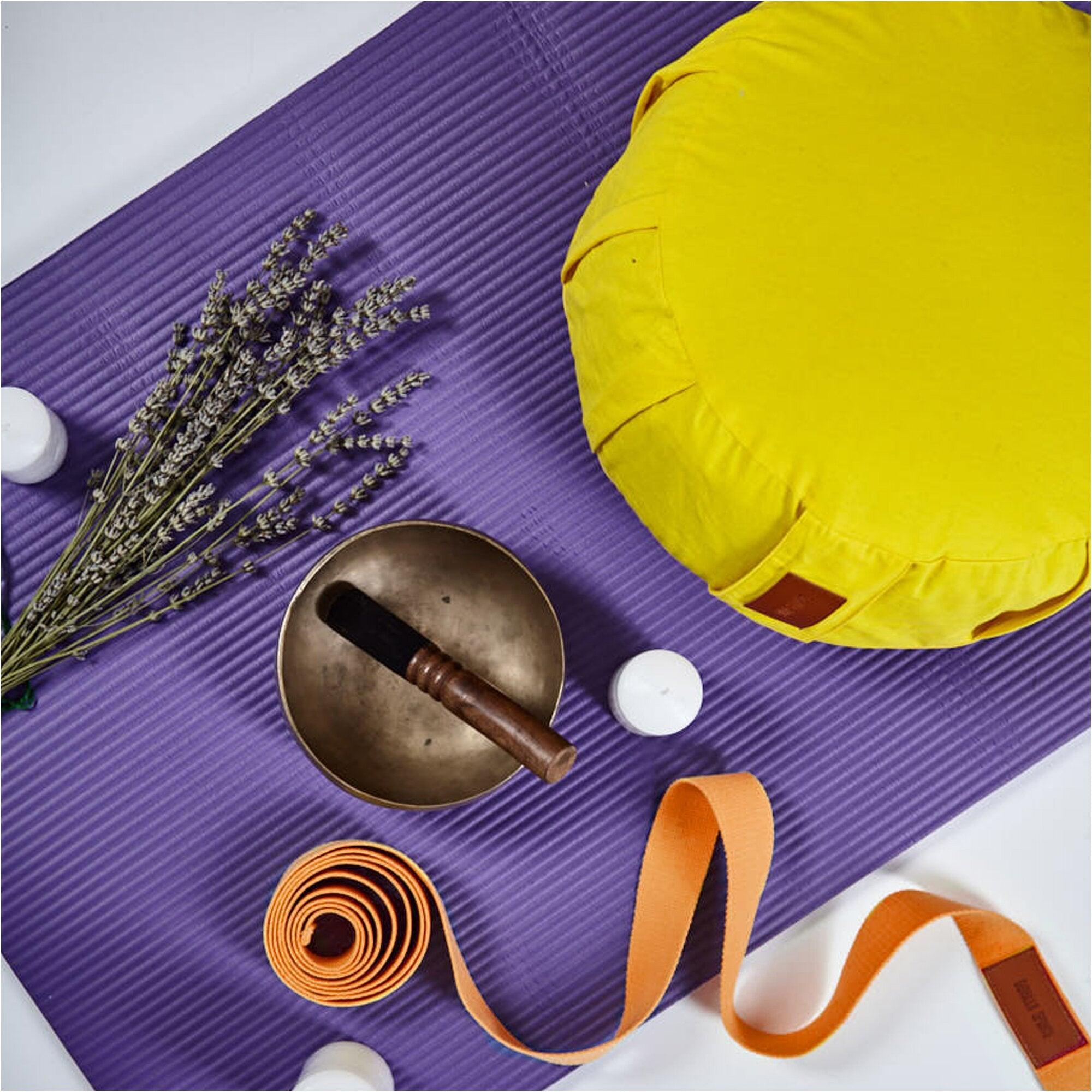 Yoga Set inkl. Yogakissen und Yogagurt in verschiedenen Farben